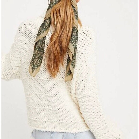 Free People distressed chunky comfy cream Cable Favorite Sweater size medium - Picture 2 of 12